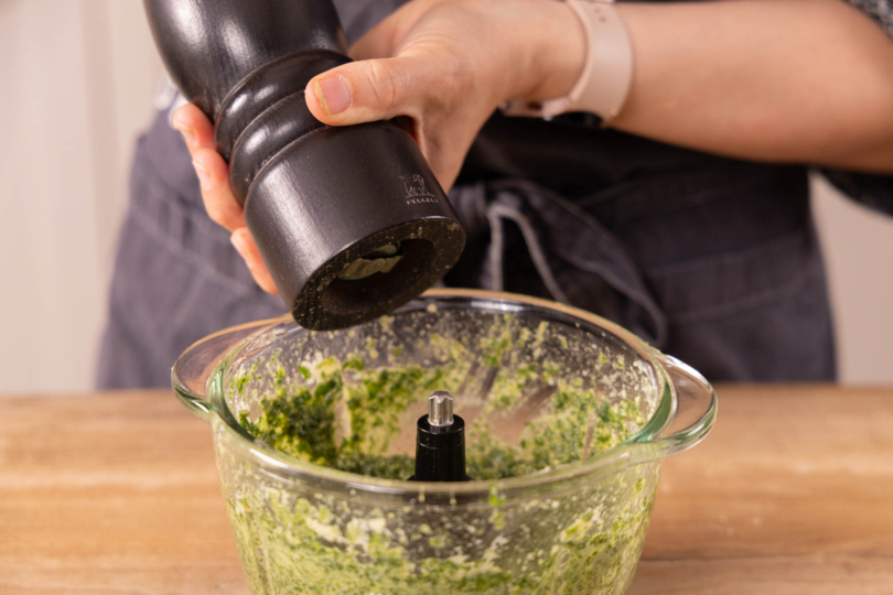 Giersch-Pesto würzen
