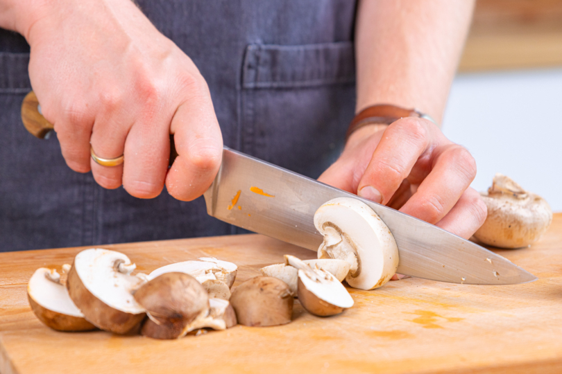 Champignons schneiden