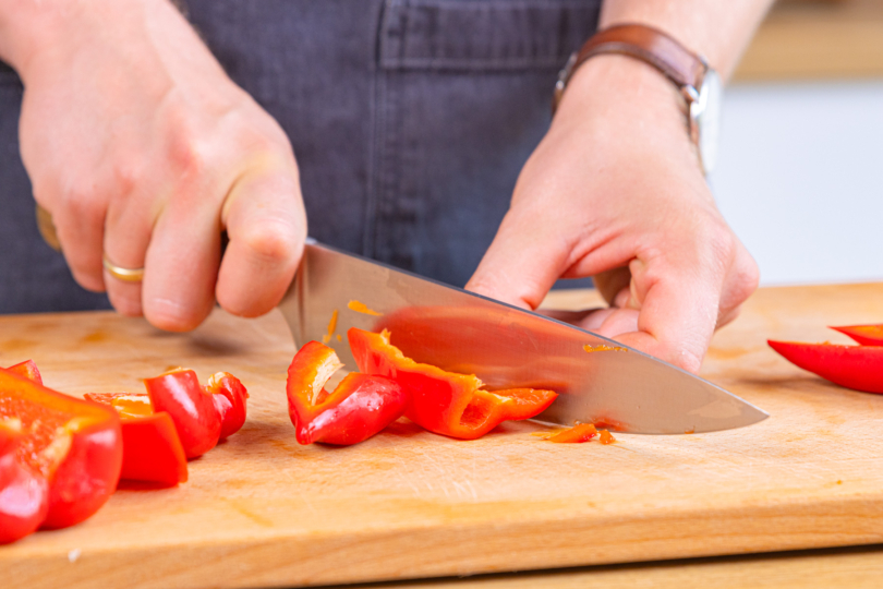 Spitzpaprika waschen und schneiden