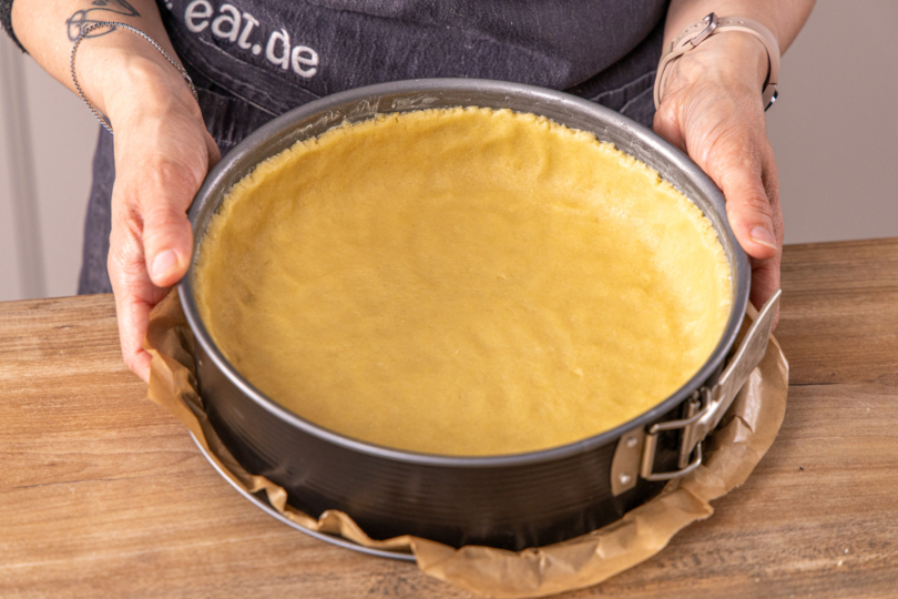 Teigrand nach oben ziehen