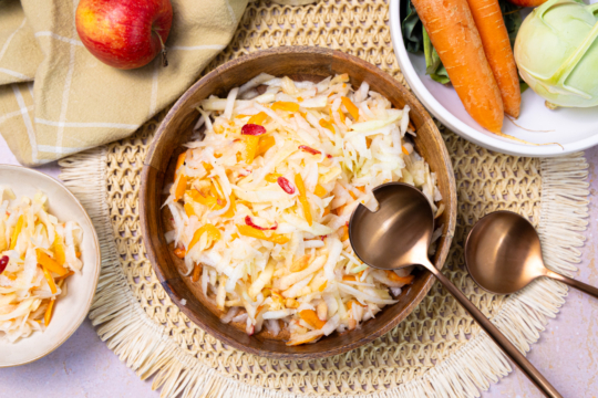 Kolrabisalat mit Apfel und Karotten