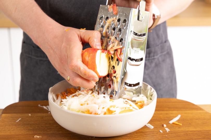 Apfel raspeln