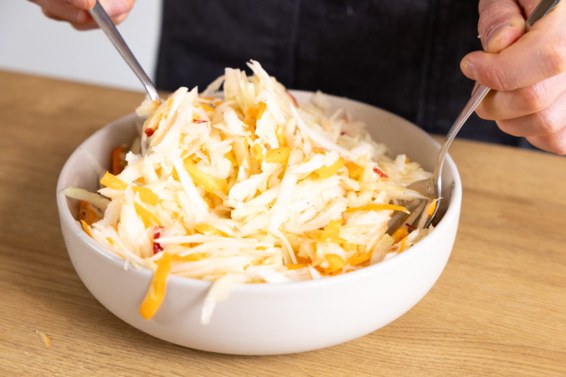 Kohlrabisalat mit Apfel und Karotten