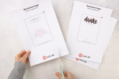 Muttertagskarte Vorlage mit Schere ausschneiden