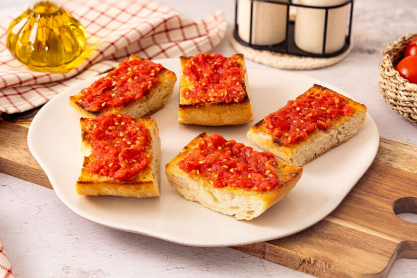 Pan con tomate