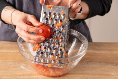 Tomaten grob raspeln