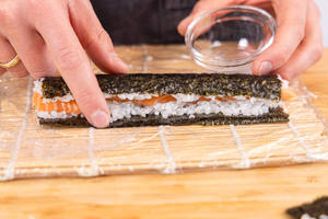 Ende Nori-Blatt anfeuchten