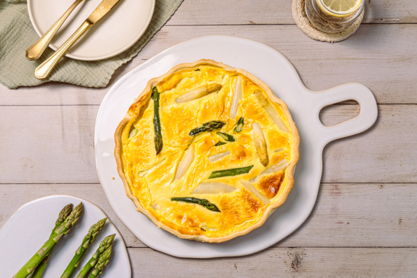 Schnelle Spargelquiche servieren
