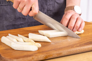 Spargel schneiden