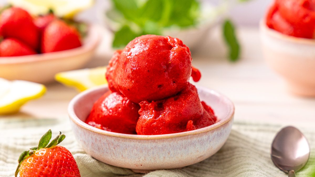 Schnelles Erdbeersorbet ohne Eismaschine