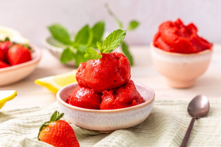 Erdbeersorbet mit Minze