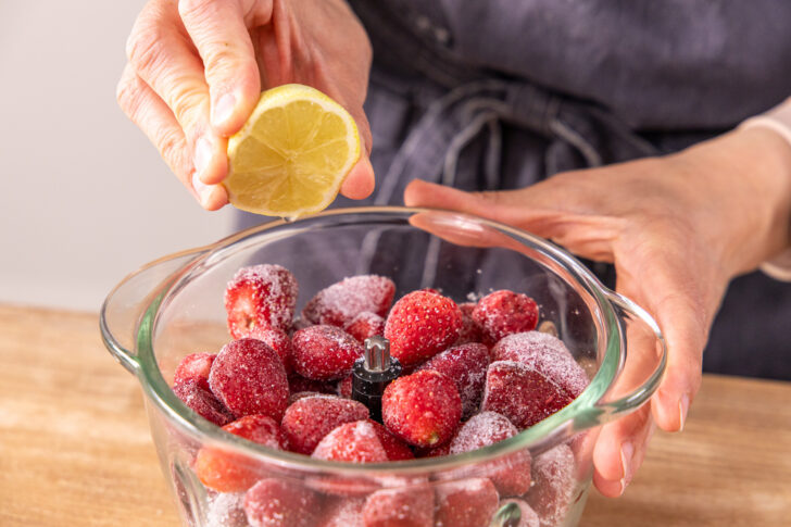 Zitronensaft dazugeben