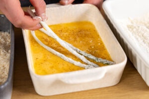 Spargel in Ei wenden