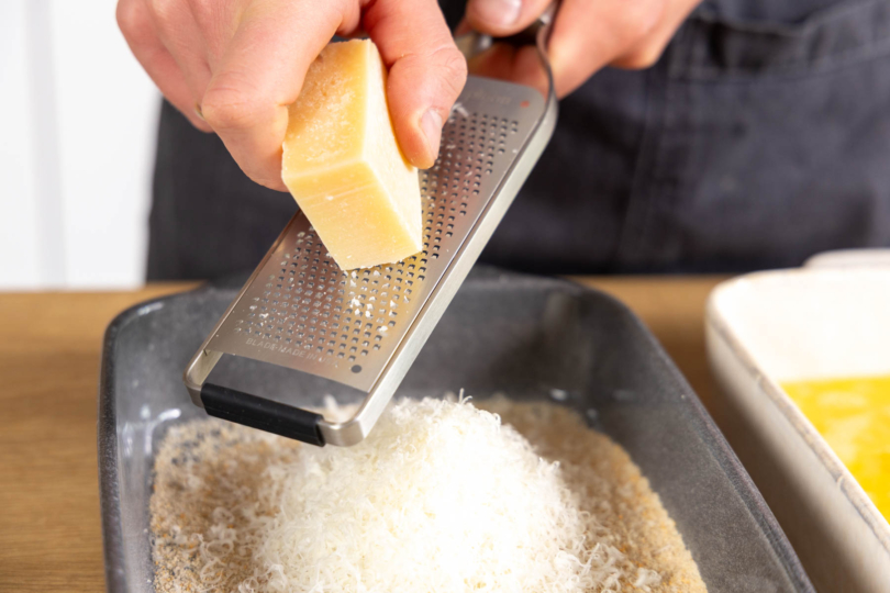 Parmesan reiben