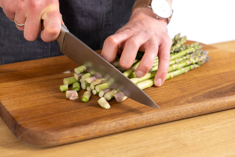 Spargelenden abschneiden