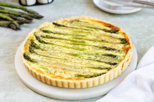 Spargelquiche mit grünem Spargel