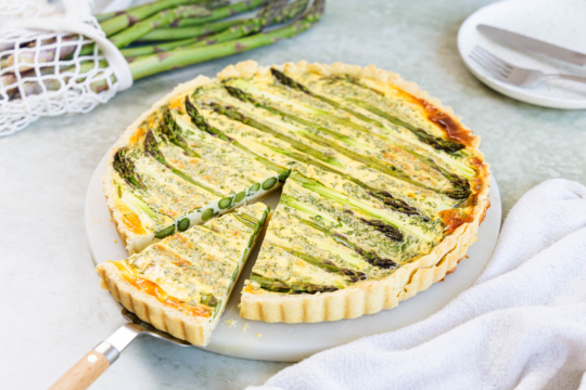 Spargelquiche mit grünem Spargel