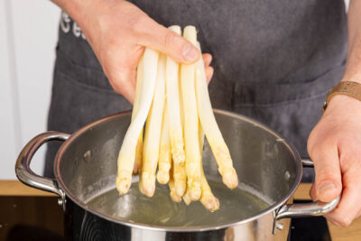 Spargelstangen al dente kochen