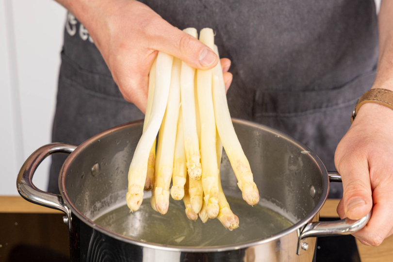 Spargelstangen al dente kochen