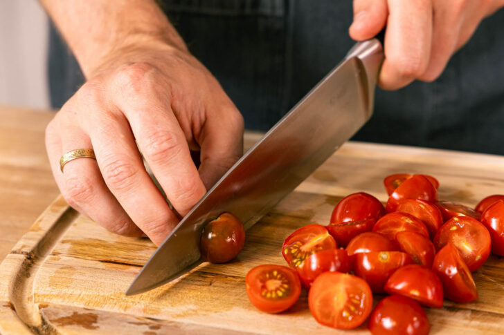 Tomaten halbieren