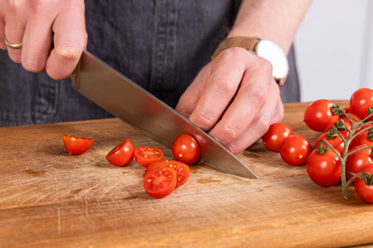 Tomaten halbieren