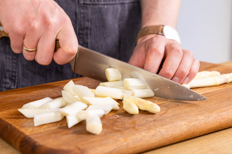 weißen Spargel schneiden