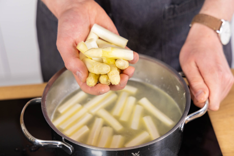 Spargelspitzen kochen