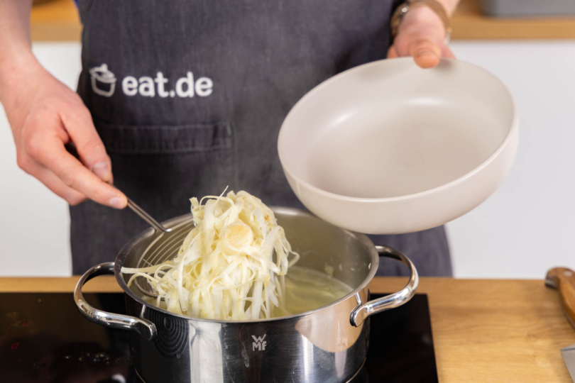 Schalen aus dem Wasser entfernen