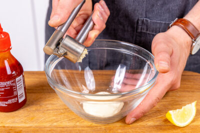 Knoblauch pressen