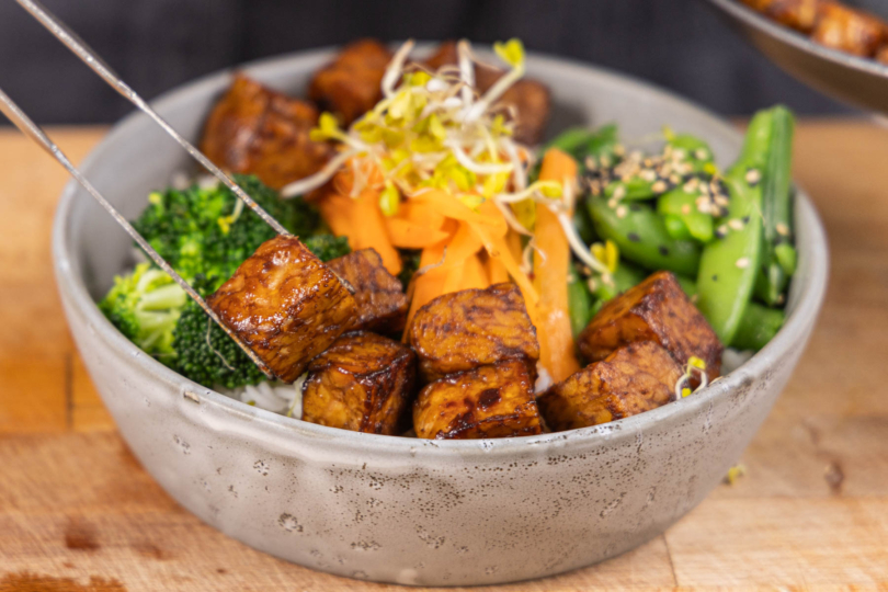 Tempeh anrichten
