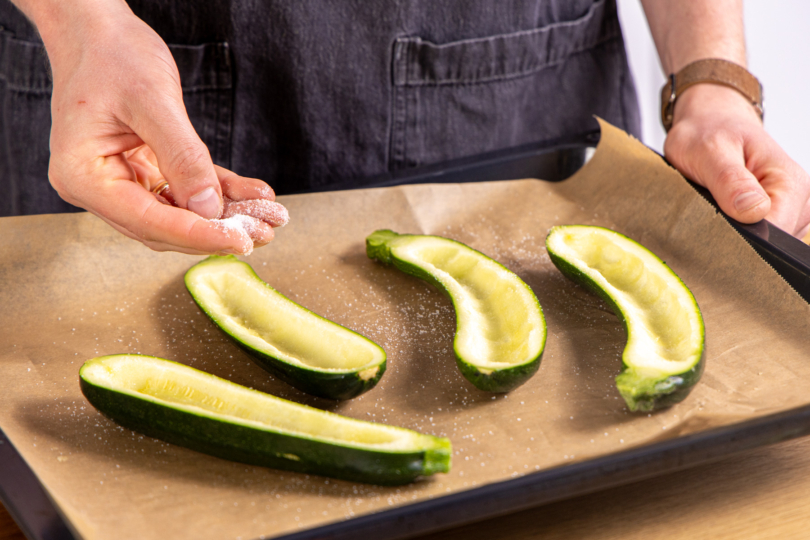 Zucchini salzen