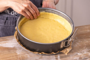 Teigrand andrücken