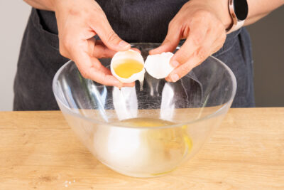 Eier aufschlagen