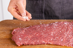 Fleisch salzen