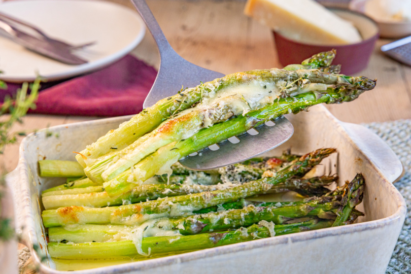 Überbackenen Spargel portionieren