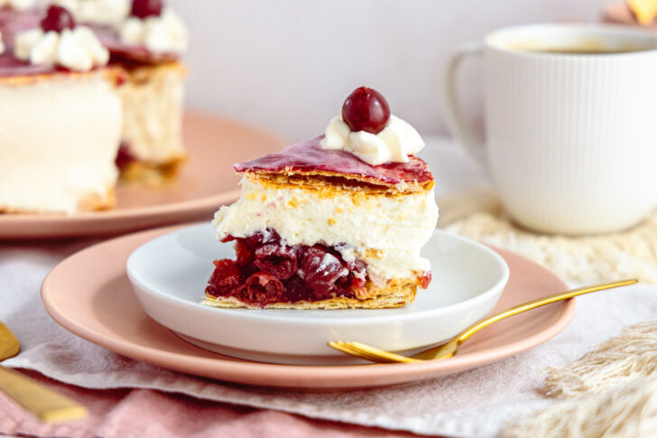 Holländer Kirschtorte servieren