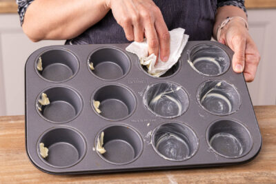 Muffinblech einfetten