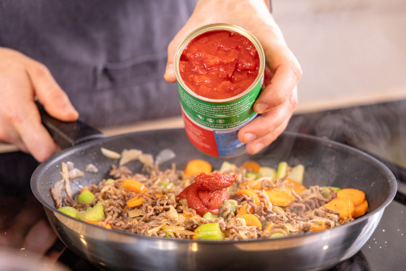 Tomatenmark dazugeben
