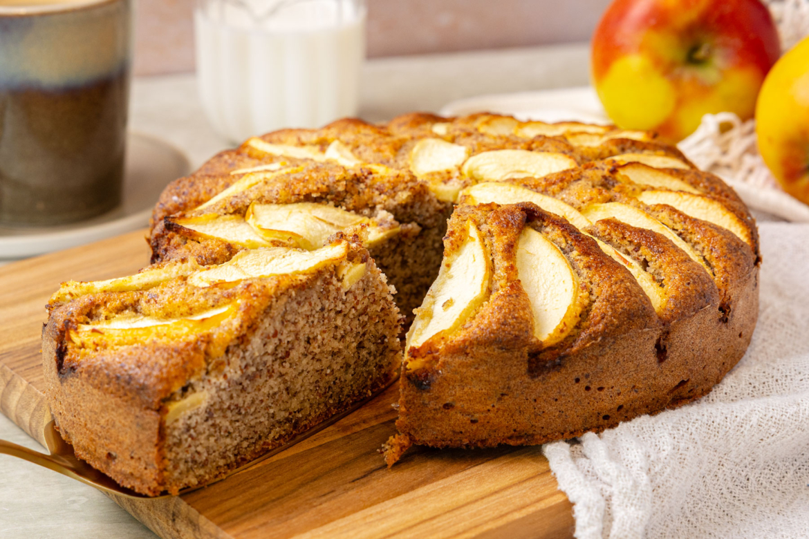 Low Carb Apfelkuchen angeschnitten