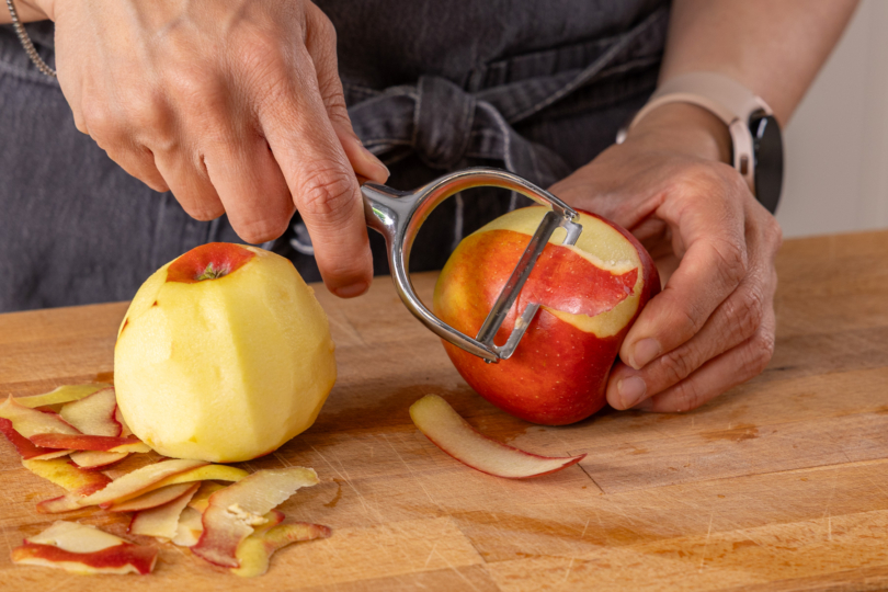 Äpfel schälen