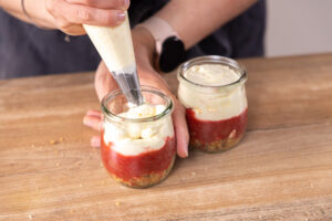 Creme darüber geben