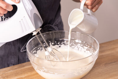 Milch dazugeben