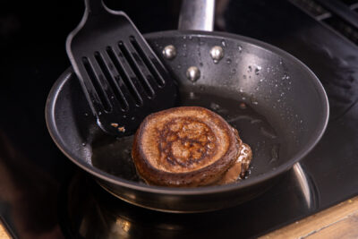 Schoko Pancakes wenden