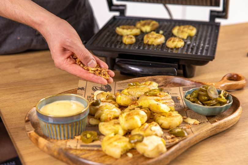 Smashed Potatoes vom Kontaktgrill servieren