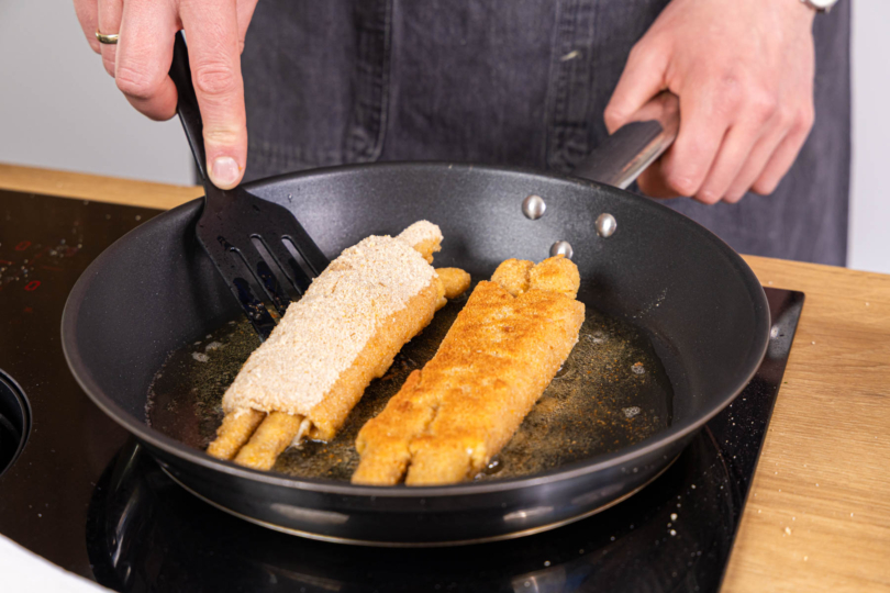 Spargel Cordon Bleu in Pfanne ausbacken