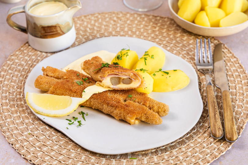 Spargel Cordon Bleu mit Kartoffeln und Sauce Hollandaise