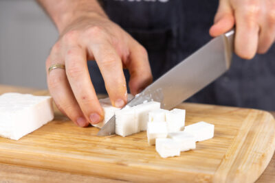 Feta würfeln