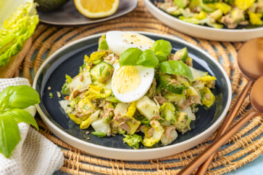Avocado-Salat mit Thunfisch und Ei