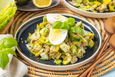 Avocado-Salat mit Thunfisch und Ei