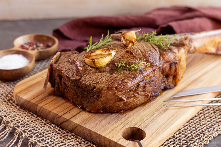 Tomahawk Steak in der Pfanne gebraten